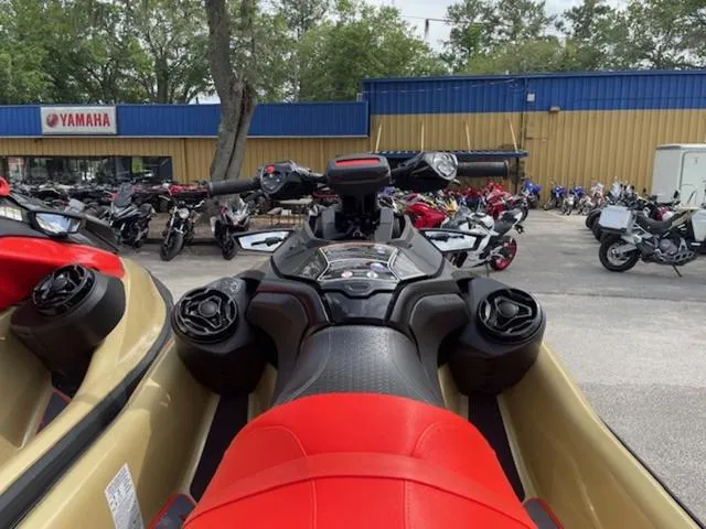 Slide: The Image of Sea-Doo RXT-X 2025 - 7