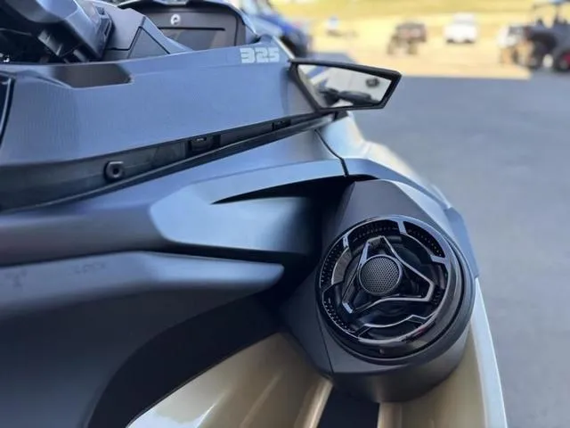 Slide: The Image of Sea-Doo RXT-X 2025 - 10