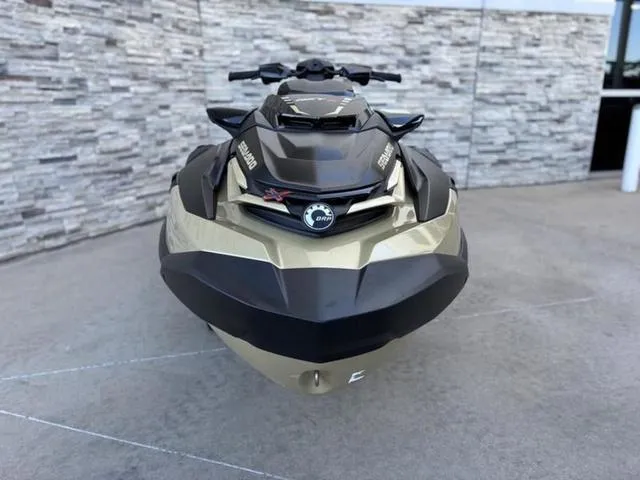 Slide: The Image of Sea-Doo RXT-X 2025 - 4