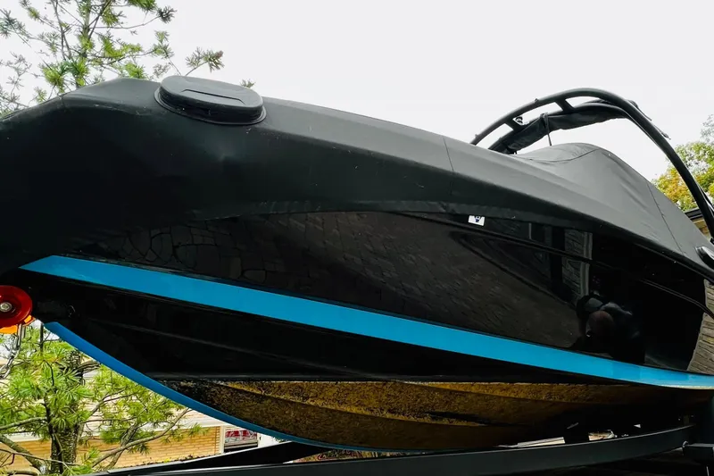 Slide: The Image of Yamaha 195S 2022 - 10