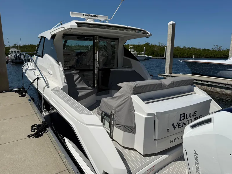 The Image of Tiara 43 LE 2023 - 0