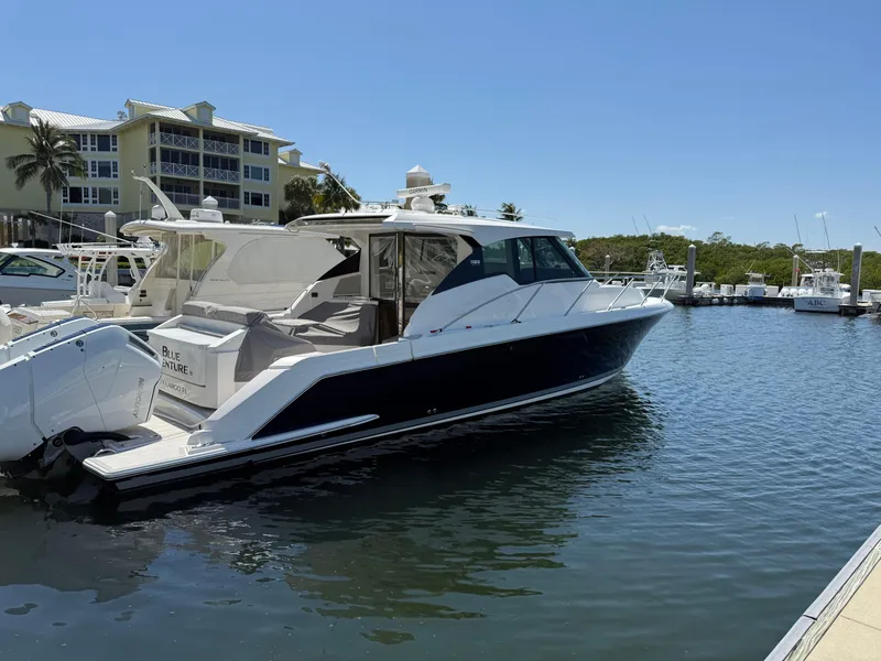 Slide: The Image of Tiara 43 LE 2023 - 1