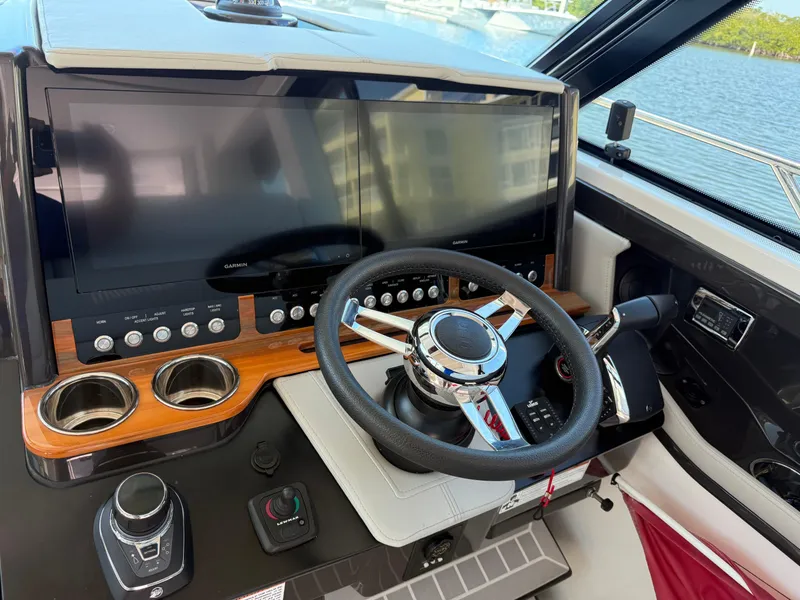 Slide: The Image of Tiara 43 LE 2023 - 18