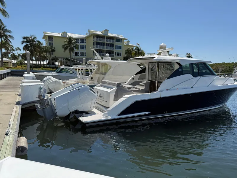 Slide: The Image of Tiara 43 LE 2023 - 2