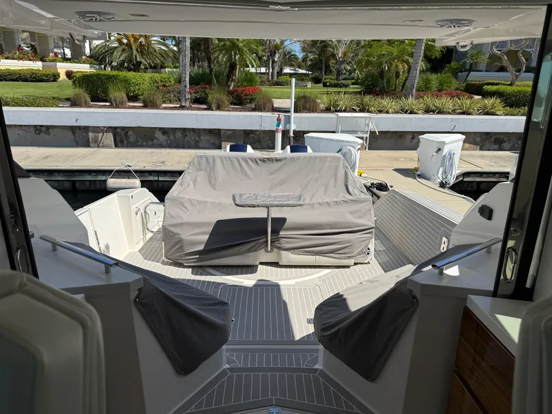 Slide: The Image of Tiara 43 LE 2023 - 20