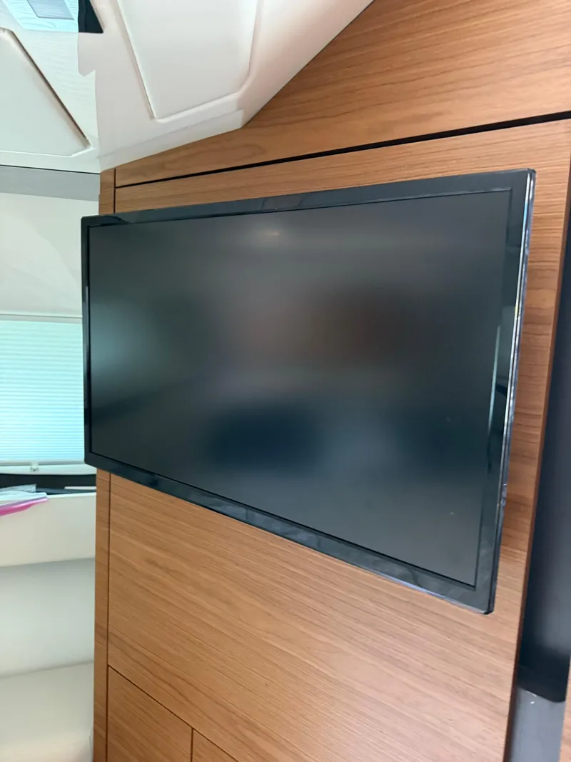 Slide: The Image of Tiara 43 LE 2023 - 26