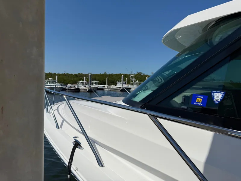 Slide: The Image of Tiara 43 LE 2023 - 7