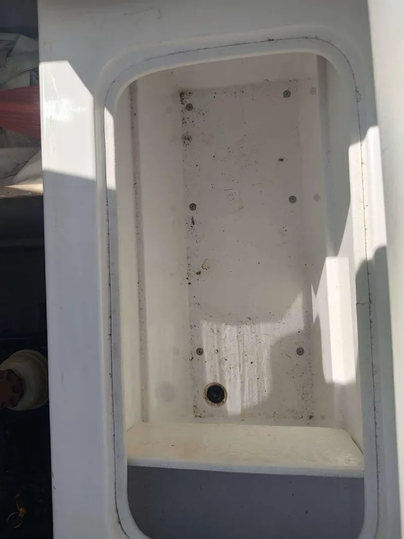 Slide: The Image of Empty storage compartment on 1998 Envision 2900 Combo boat. - 41