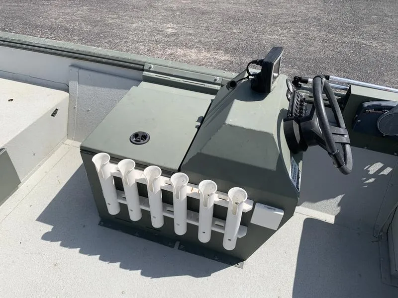 Slide: The Image of 2007 Triton 1756S boat console with steering wheel and rod holders. - 15