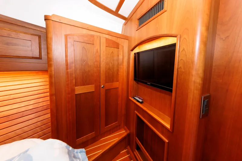 Slide: The Image of Guest Cabin - TV - 33