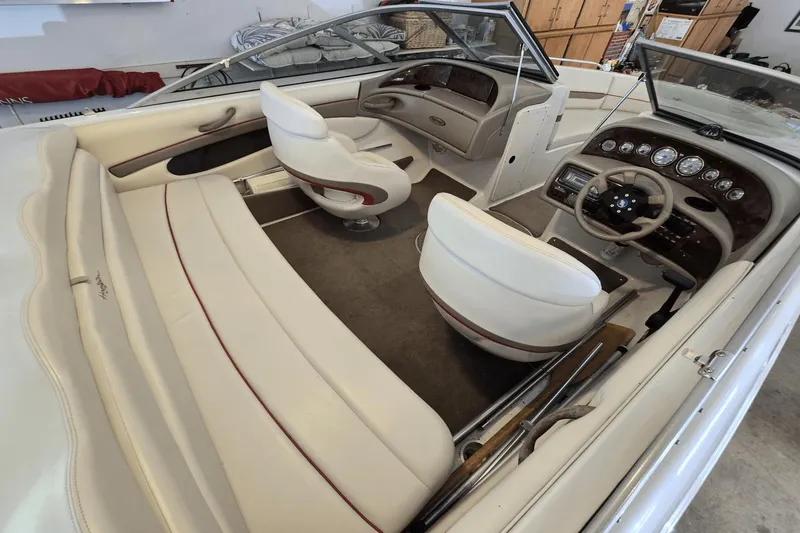 Slide: The Image of Four Winns 210 Horizon 2002 - 16