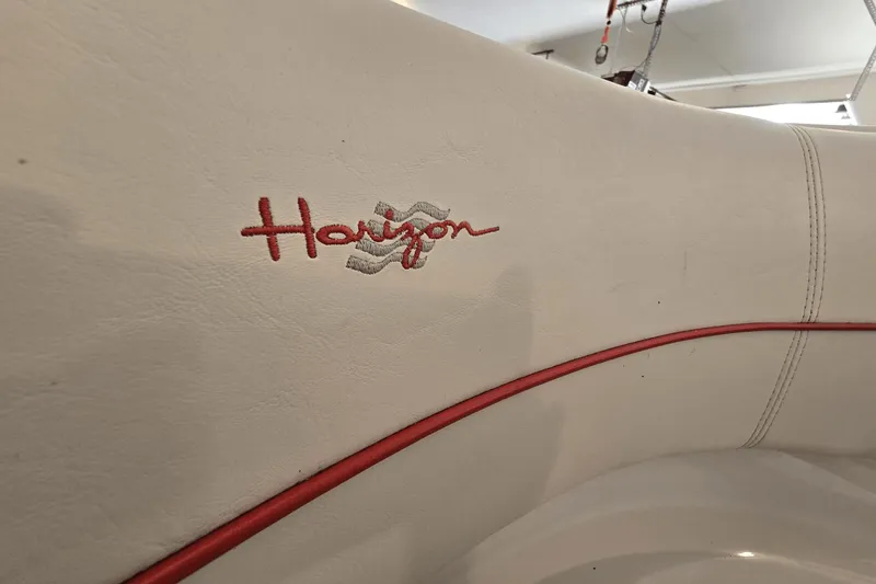 Slide: The Image of Four Winns 210 Horizon 2002 - 2