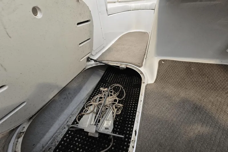 Slide: The Image of Four Winns 210 Horizon 2002 - 21