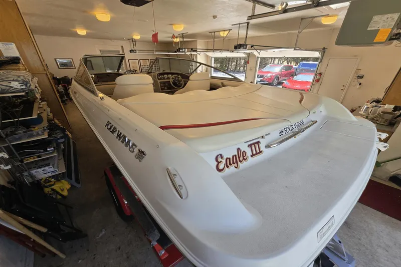 Slide: The Image of Four Winns 210 Horizon 2002 - 22