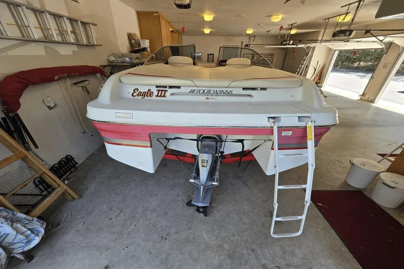 Slide: The Image of Four Winns 210 Horizon 2002 - 23