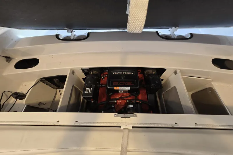 Slide: The Image of Four Winns 210 Horizon 2002 - 25