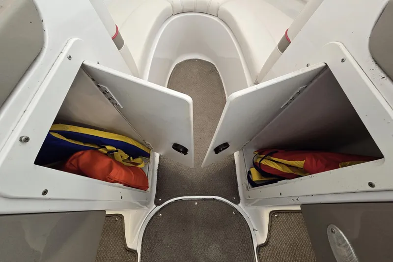 Slide: The Image of Four Winns 210 Horizon 2002 - 8