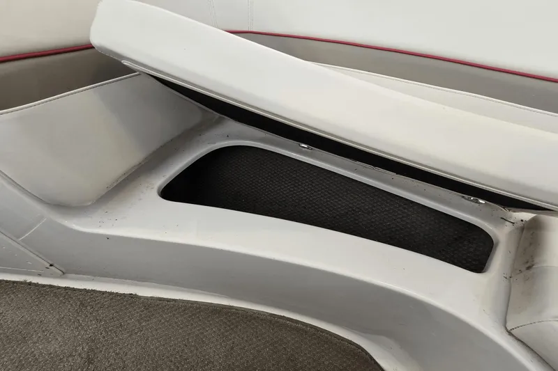 Slide: The Image of Four Winns 210 Horizon 2002 - 9