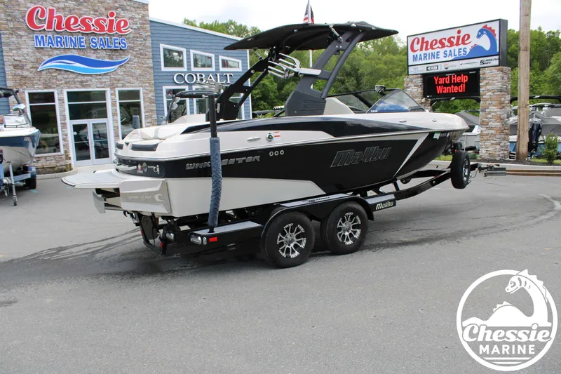 Slide: The Image of 2017 Malibu Wakesetter 20 VTX boat at Chessie Marine Sales dealership. - 4