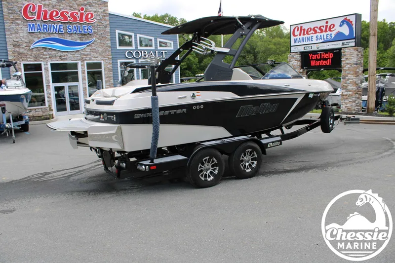 Slide: The Image of 2017 Malibu Wakesetter 20 VTX boat at Chessie Marine Sales dealership. - 5
