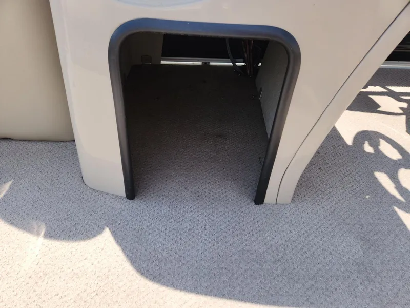 Slide: The Image of Storage compartment on 2011 Harris FloteBote 200 Cruiser CX pontoon boat. - 10