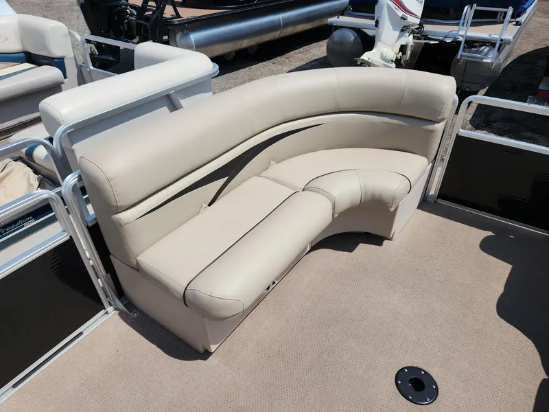 Slide: The Image of Beige seating on 2011 Harris FloteBote 200 Cruiser CX pontoon boat. - 13