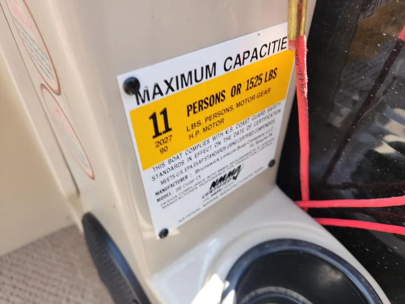 Slide: The Image of Maximum capacity label on 2011 Harris FloteBote 200 Cruiser CX, 11 persons or 1525 lbs. - 14