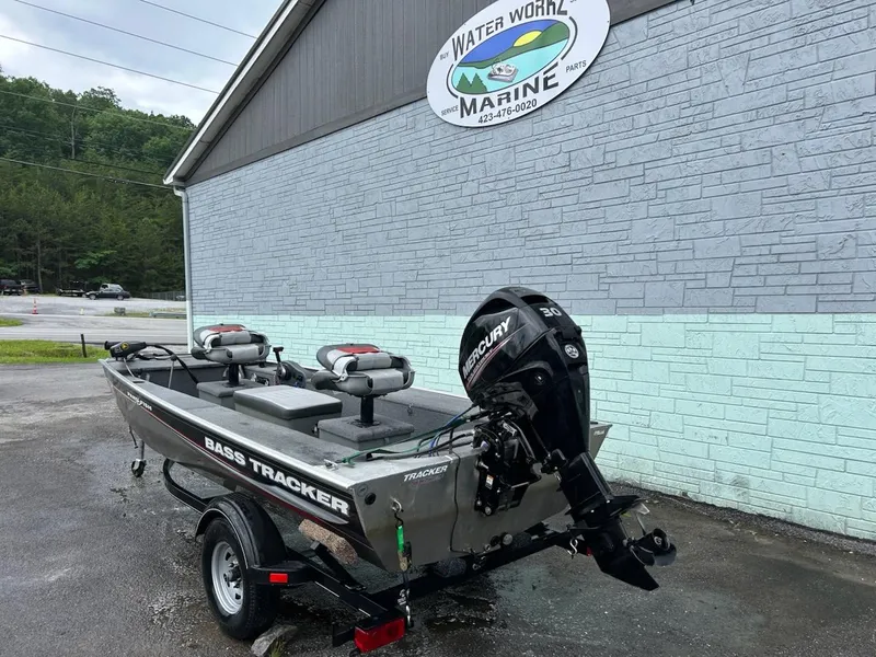 Slide: The Image of 2015 Bass Tracker Panfish 16 boat at Water World Marine dealership. - 3