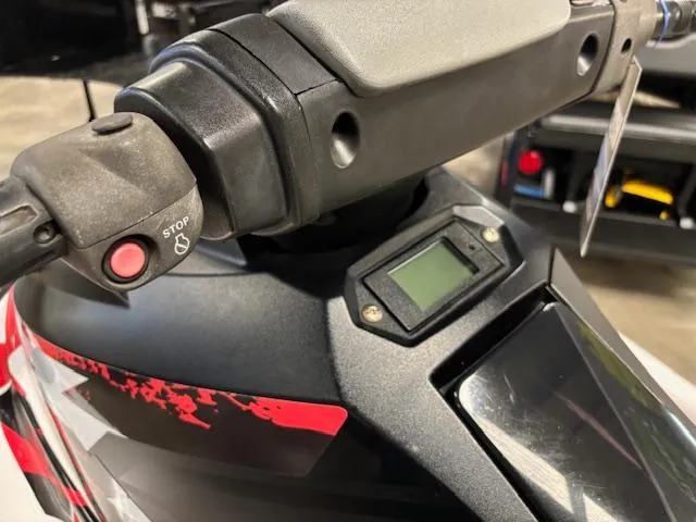 Slide: The Image of 2017 Yamaha WaveRunner EX handlebar with stop button and digital display. - 10