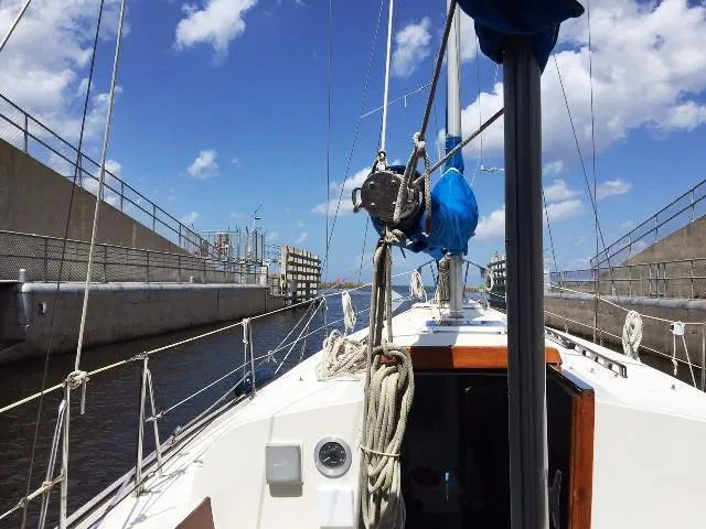 Slide: The Image of Wide Side Decks_Port - 18