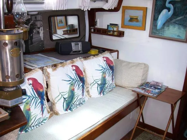 Slide: The Image of Salon_Port Settee - 36