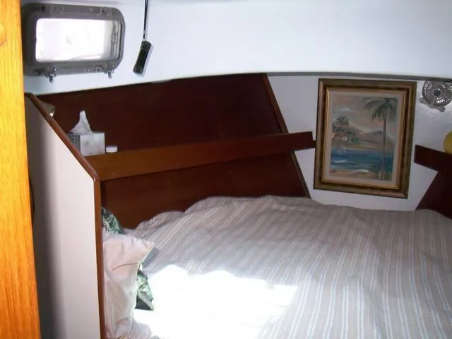 Slide: The Image of V-Berth_Port - 86