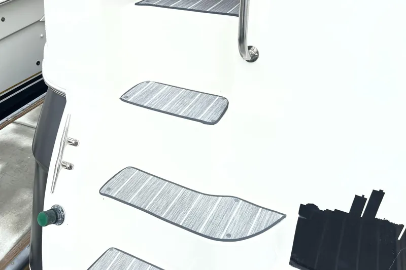 Slide: The Image of Staircase on 1995 Cruisers Yachts 3650 ACMY with non-slip mats and railing. - 30