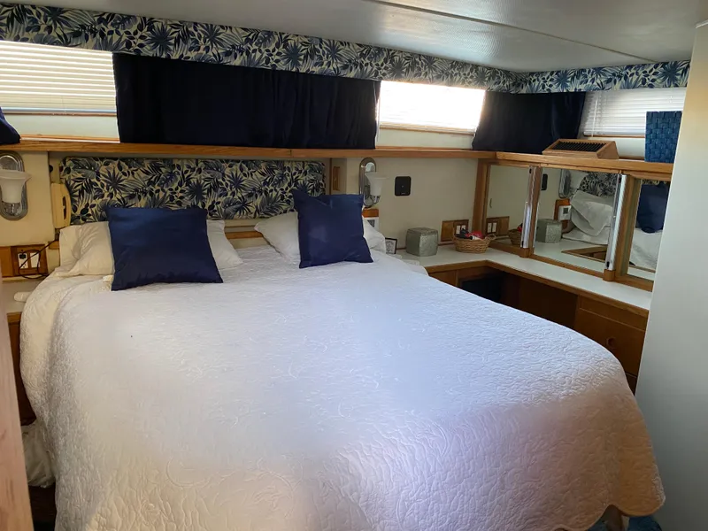 Slide: The Image of Chris-Craft 427 Catalina 1989 - 40