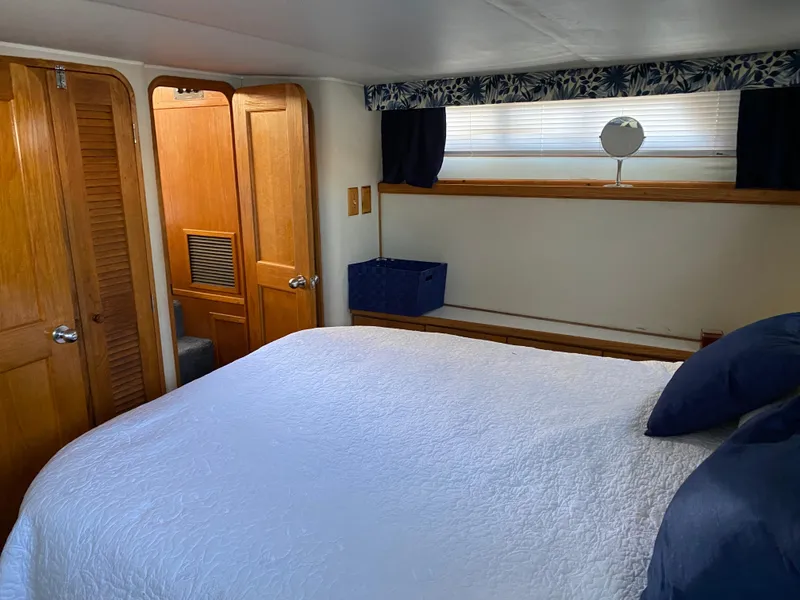 Slide: The Image of Chris-Craft 427 Catalina 1989 - 42