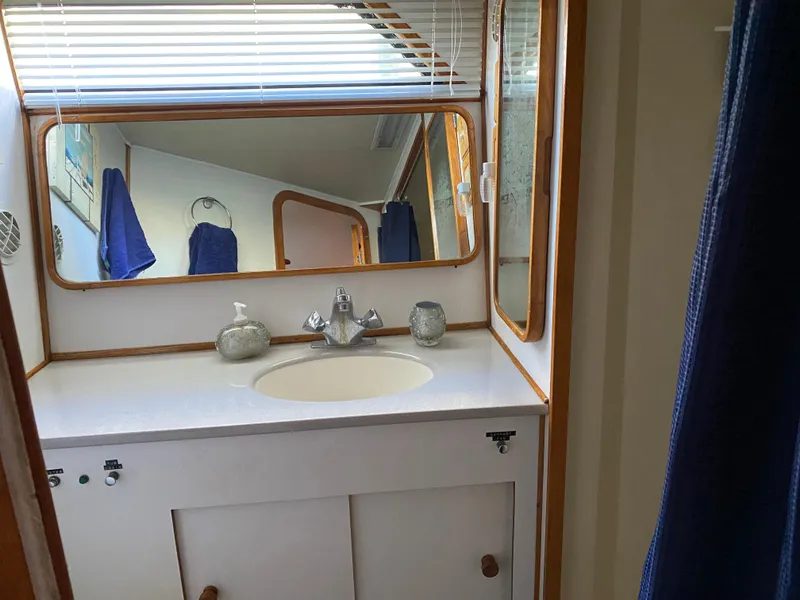 Slide: The Image of Chris-Craft 427 Catalina 1989 - 67