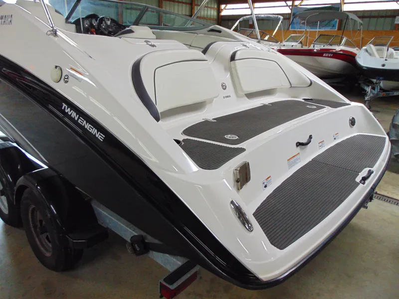 Slide: The Image of 2014 Yamaha Boats SX210 twin-engine boat, rear view in a showroom. - 4