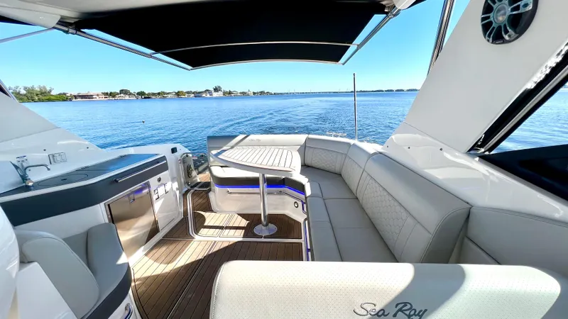 Slide: The Image of Sea Ray Sundancer 320 Outboard 2020 - 13