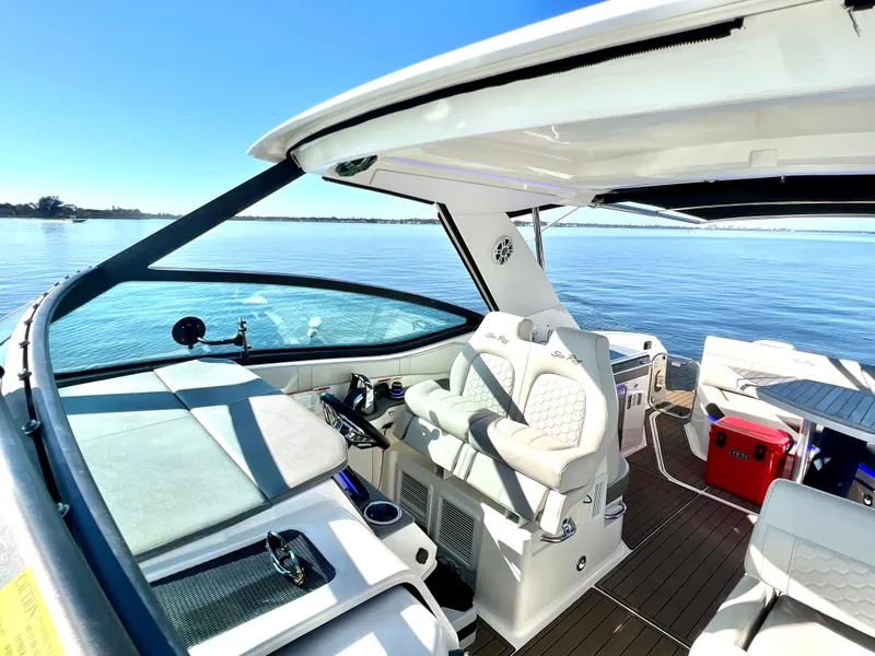 Slide: The Image of Sea Ray Sundancer 320 Outboard 2020 - 17