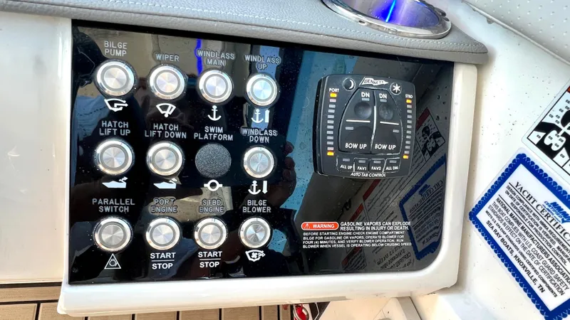 Slide: The Image of Sea Ray Sundancer 320 Outboard 2020 - 20