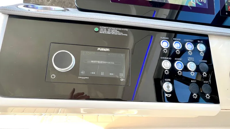 Slide: The Image of Sea Ray Sundancer 320 Outboard 2020 - 22