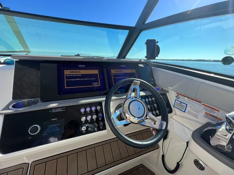 Slide: The Image of Sea Ray Sundancer 320 Outboard 2020 - 23