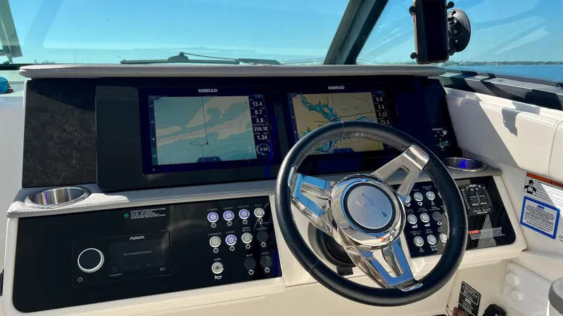 Slide: The Image of Sea Ray Sundancer 320 Outboard 2020 - 24