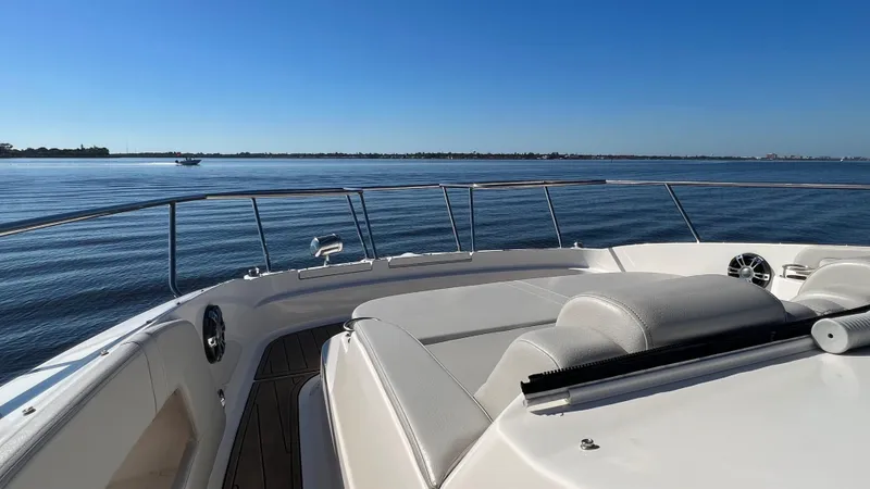 Slide: The Image of Sea Ray Sundancer 320 Outboard 2020 - 27