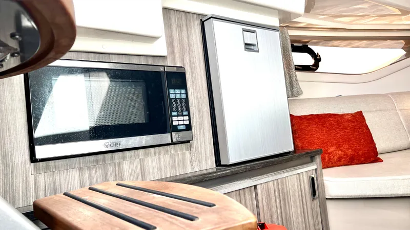 Slide: The Image of Sea Ray Sundancer 320 Outboard 2020 - 35