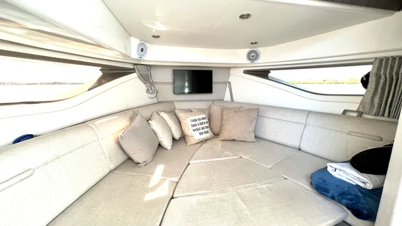 Slide: The Image of Sea Ray Sundancer 320 Outboard 2020 - 38