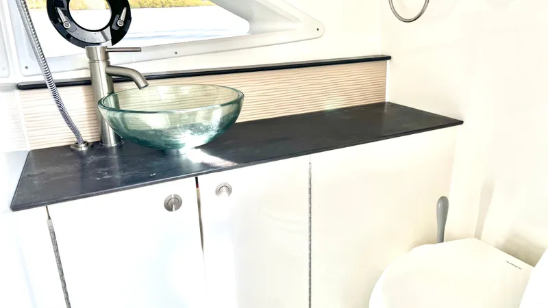 Slide: The Image of Sea Ray Sundancer 320 Outboard 2020 - 39