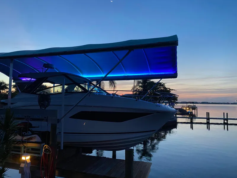 Slide: The Image of Sea Ray Sundancer 320 Outboard 2020 - 6