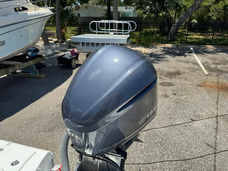Slide: The Image of Sea Hunt Ultra 255 SE 2019 - 10