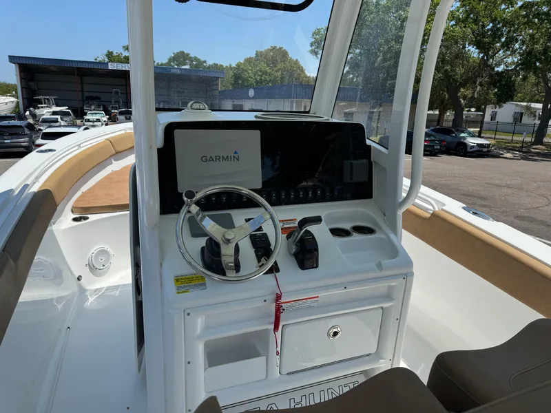 Slide: The Image of Sea Hunt Ultra 255 SE 2019 - 16